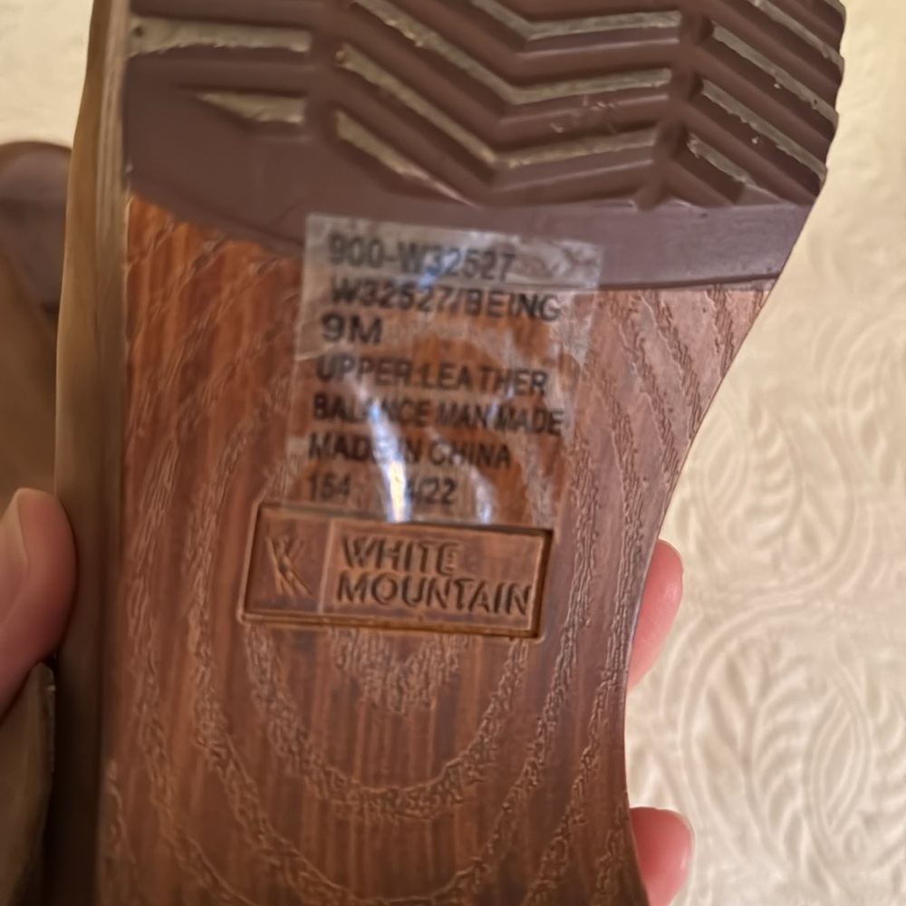 White Mountain Brown Leather Clogs, 9M - Picture 5 of 7